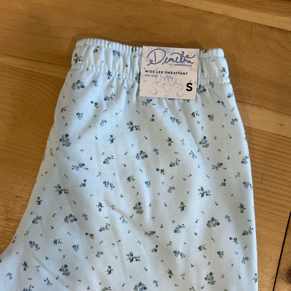 NWT Women’s fleece pants
Looks very love shack fancy adorable